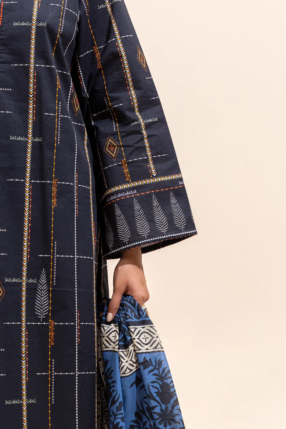 2 PIECE PRINTED LAWN SUIT-NEBULOUS LINES (UNSTITCHED) - Image 2