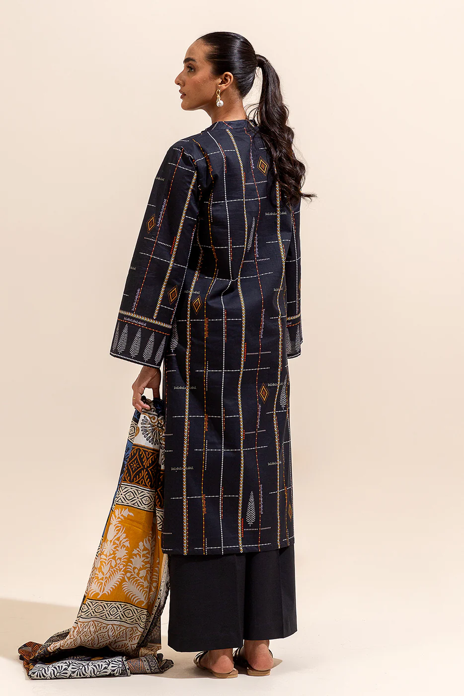 2 PIECE PRINTED LAWN SUIT-NEBULOUS LINES (UNSTITCHED) - Image 4