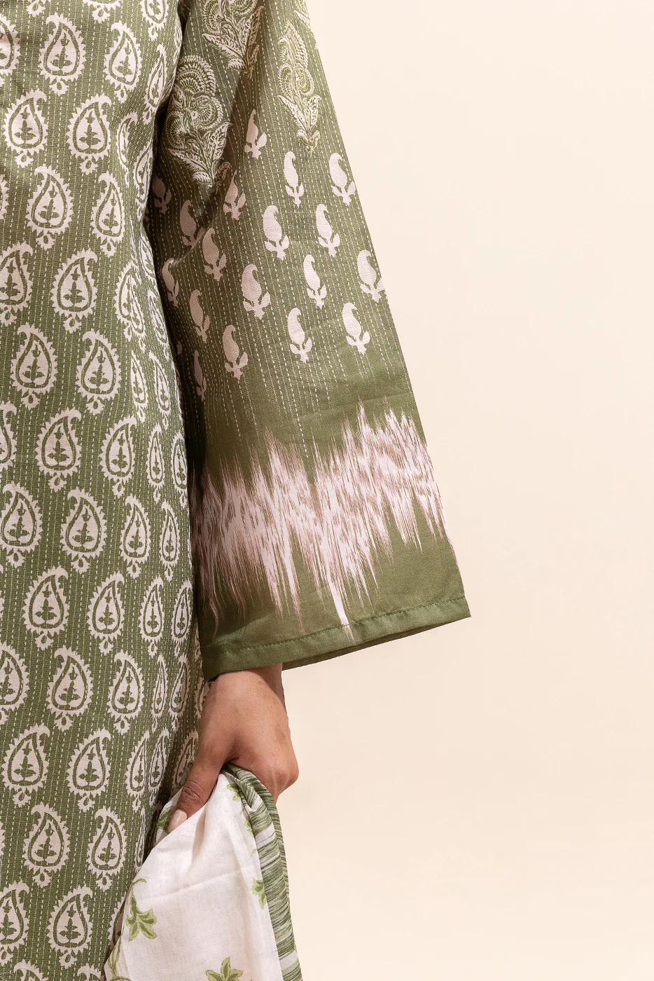 2 PIECE PRINTED LAWN SUIT-APPLE NILE (UNSTITCHED) - Image 3
