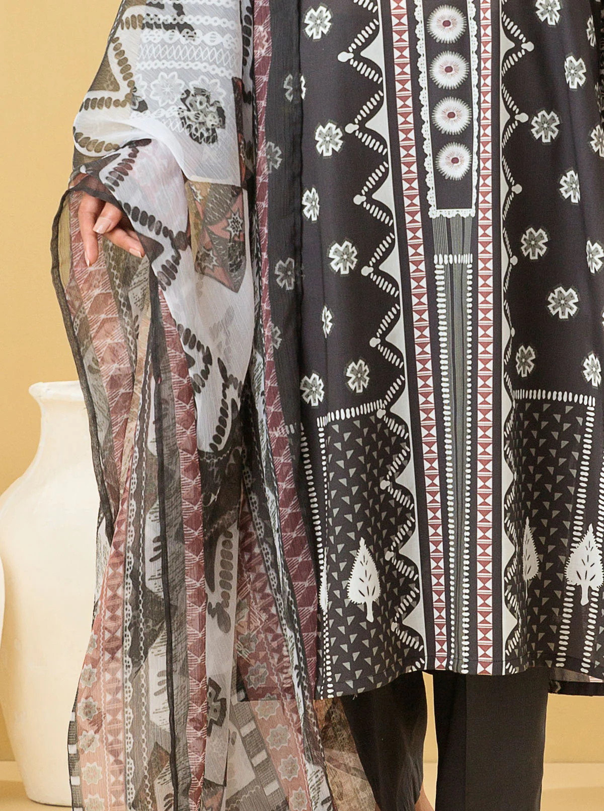 3 PIECE - PRINTED LAWN SUIT - NOIR HUES - Image 2