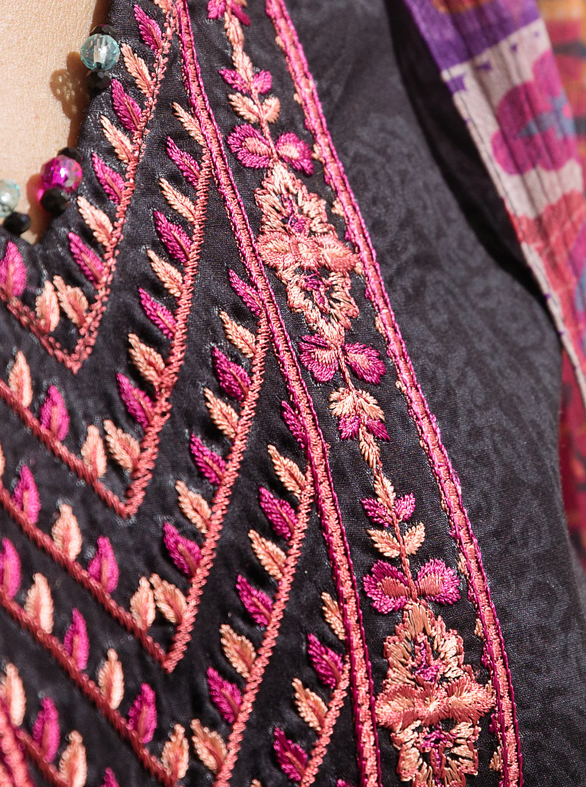 3 PIECE - EMBROIDERED LAWN SUIT - EBONY MYSTERY - Image 4