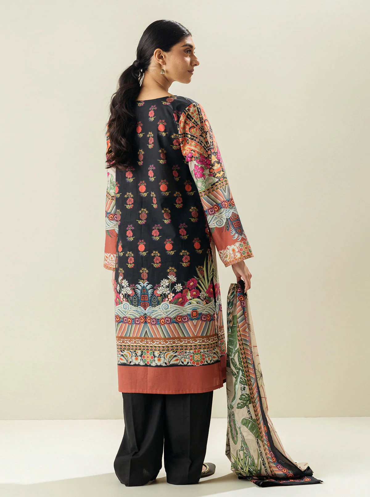 3 PIECE - PRINTED LAWN SUIT - FLOWER OF THE ORIENT - Image 3