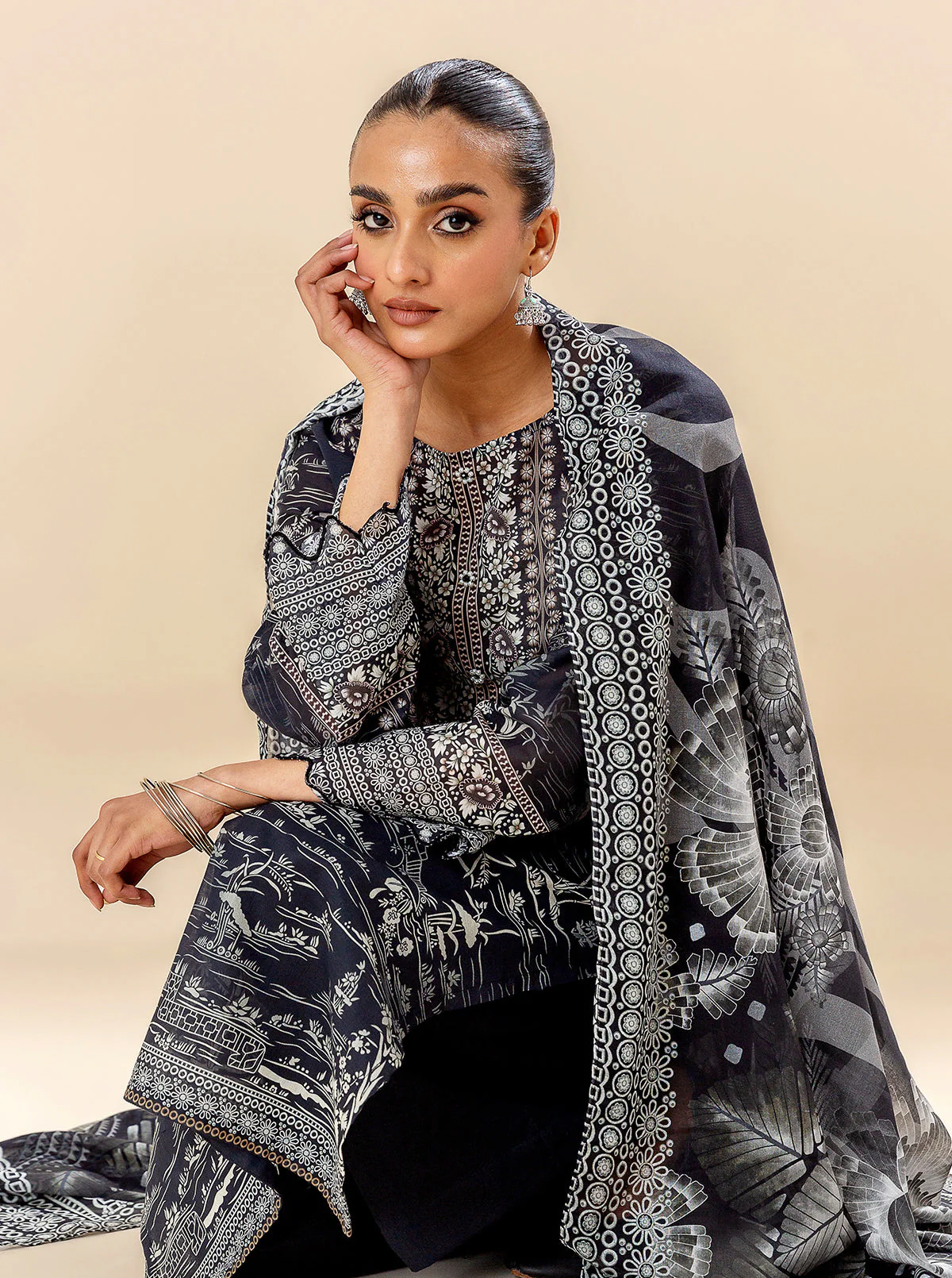 3 PIECE PRINTED LAWN SUIT-EBONY STREAMS (UNSTITCHED) - Image 2