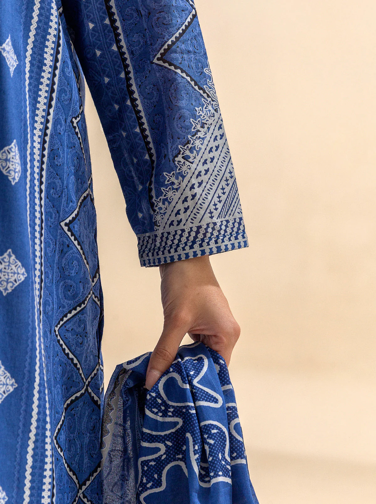3 PIECE EMBROIDERED LAWN SUIT-BRIGHT STAR (UNSTITCHED) - Image 2