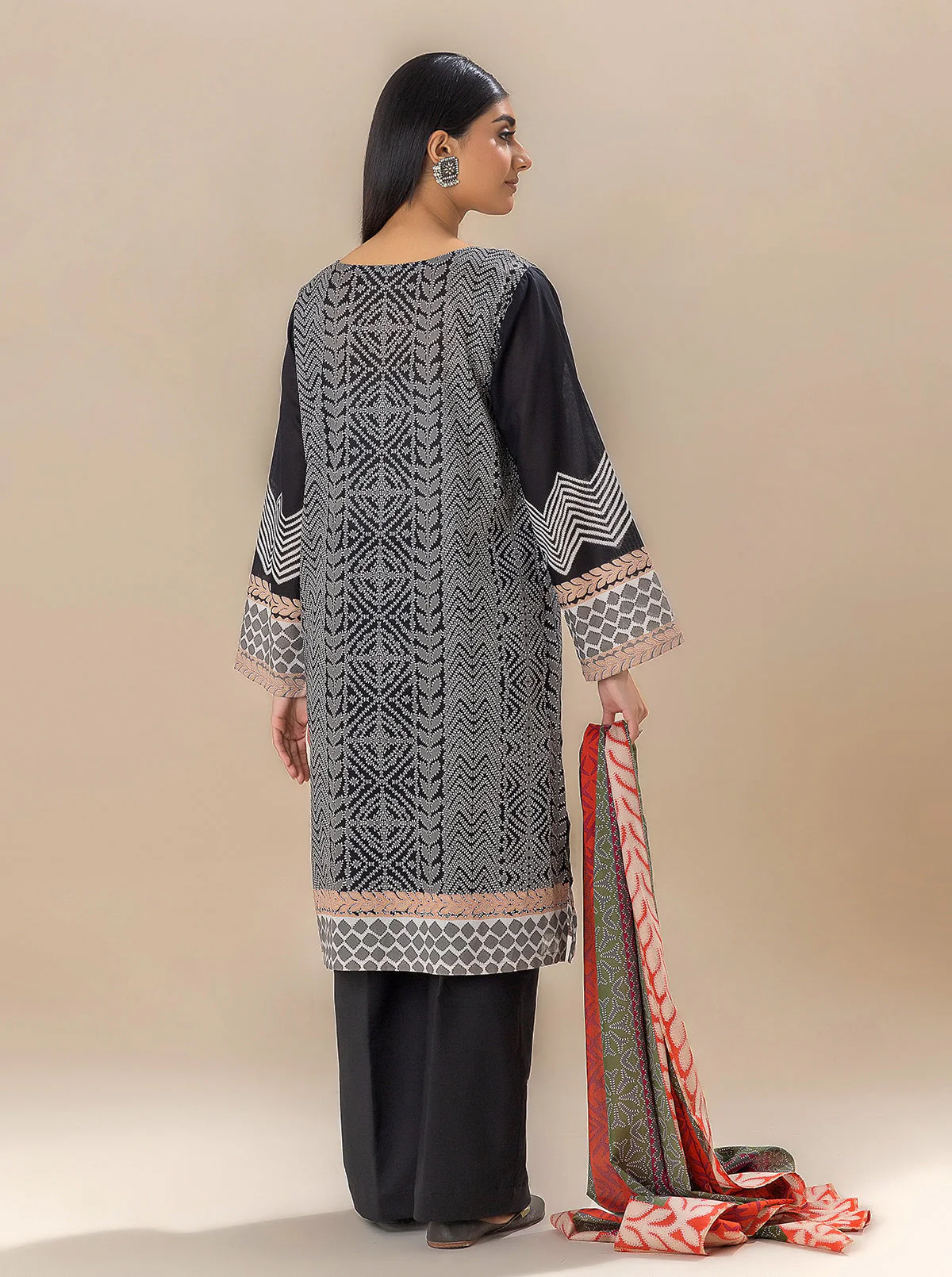3 PIECE EMBROIDERED LAWN SUIT-EBONY BLISS (UNSTITCHED) - Image 4