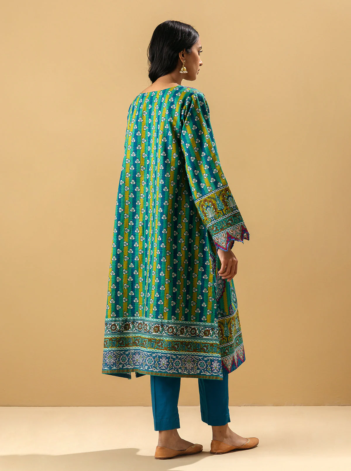 2 PIECE - PRINTED KHADDAR SUIT - PEACOCK CAINATION - Image 5