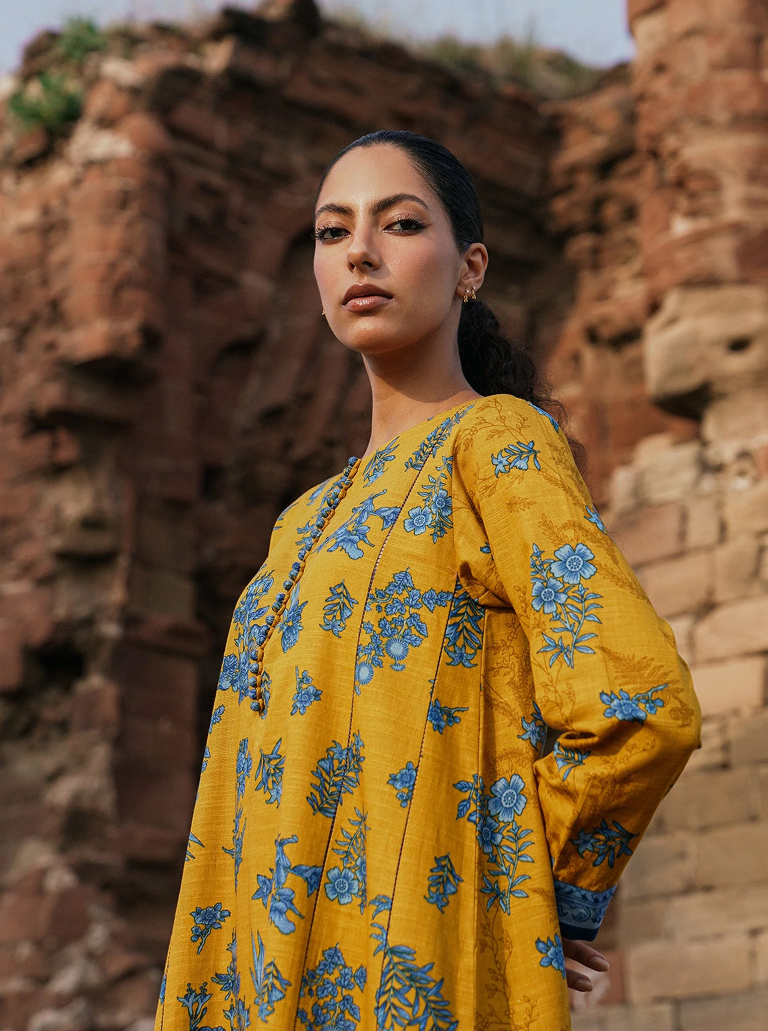 2 PIECE - PRINTED KHADDAR SUIT - MUSTARD ROBIN - Image 2