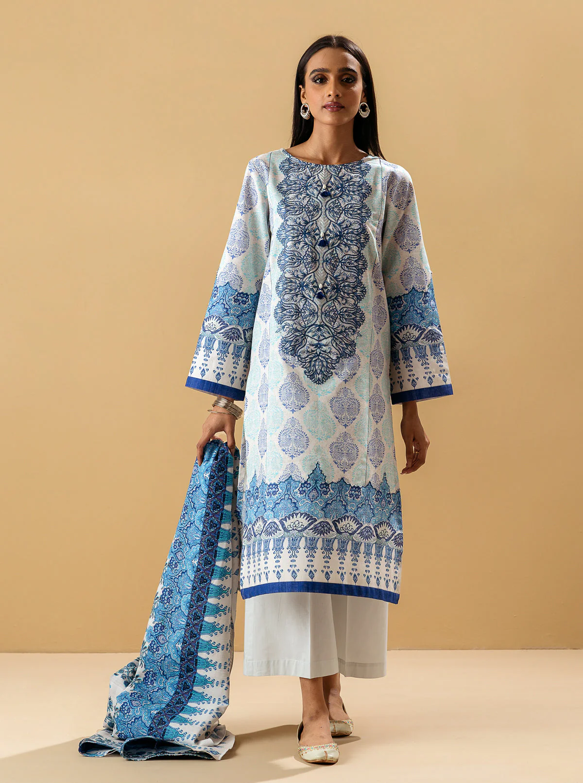 3 PIECE - EMBROIDERED KHADDAR SUIT - EARTHY  TOILE - Image 4