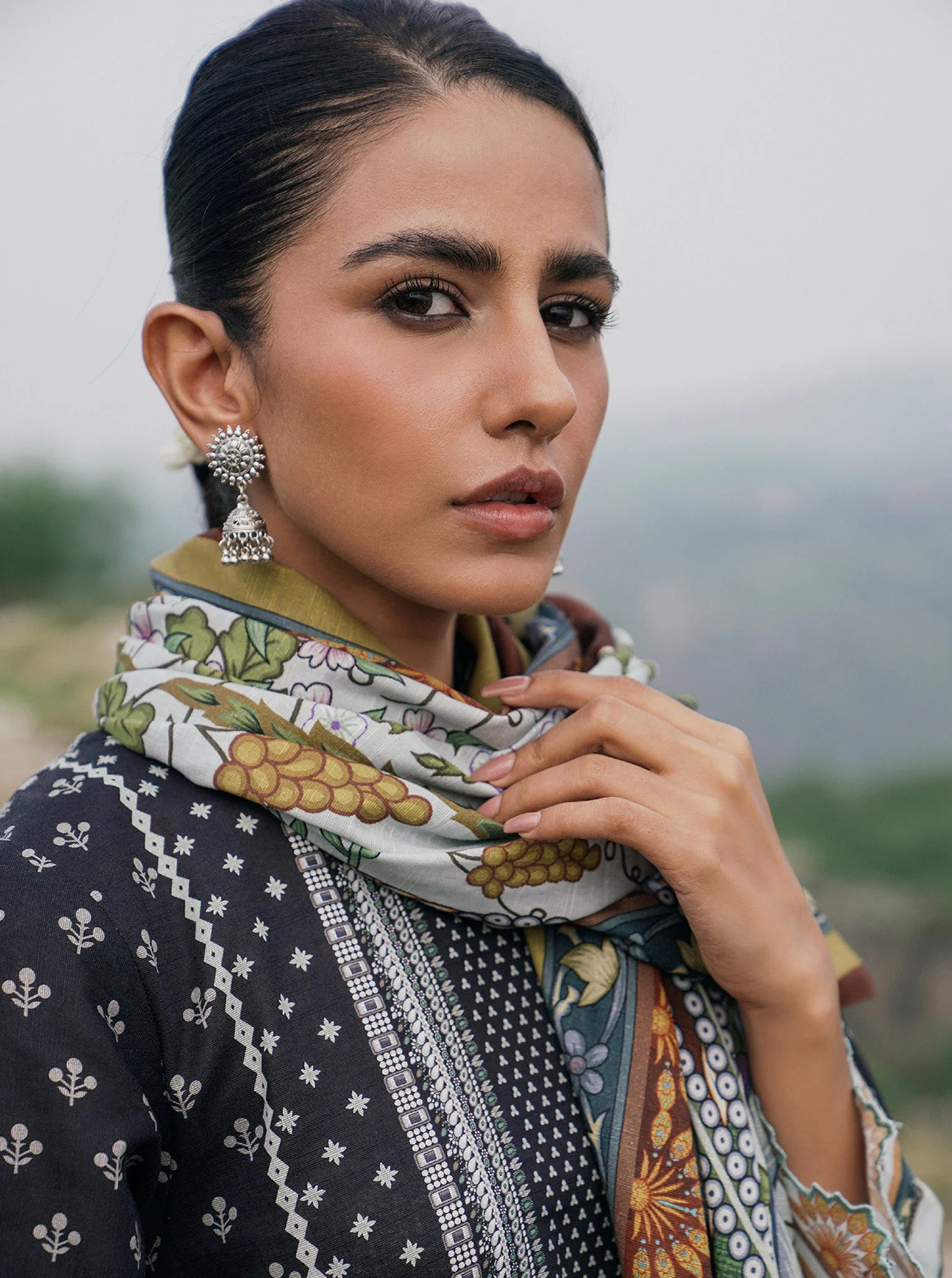 3 PIECE - PRINTED KHADDAR SUIT - DUSTY ROSE - Image 2