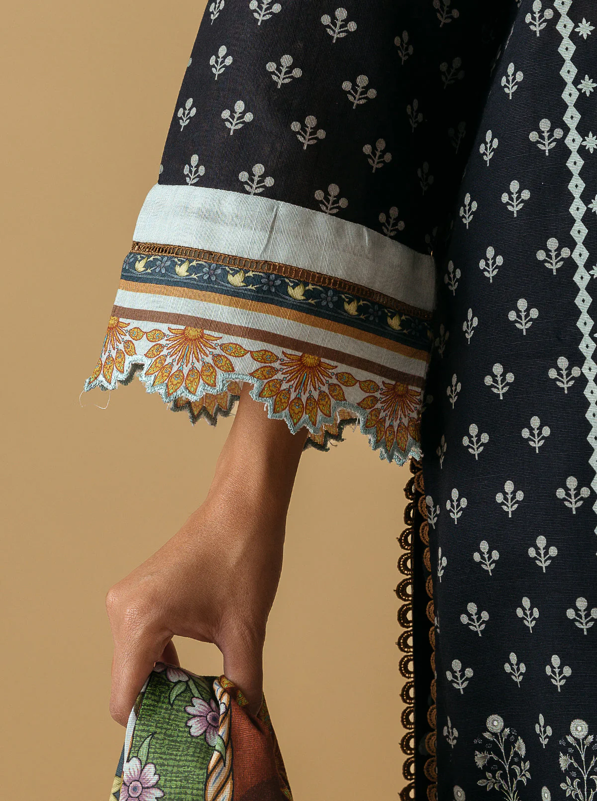 3 PIECE - PRINTED KHADDAR SUIT - DUSTY ROSE - Image 4