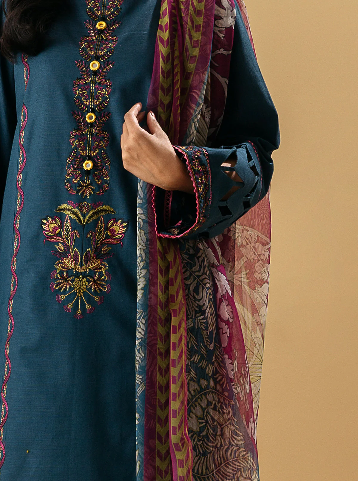 3 PIECE - EMBROIDERED KHADDAR SUIT - VEIDANT HEM - Image 3