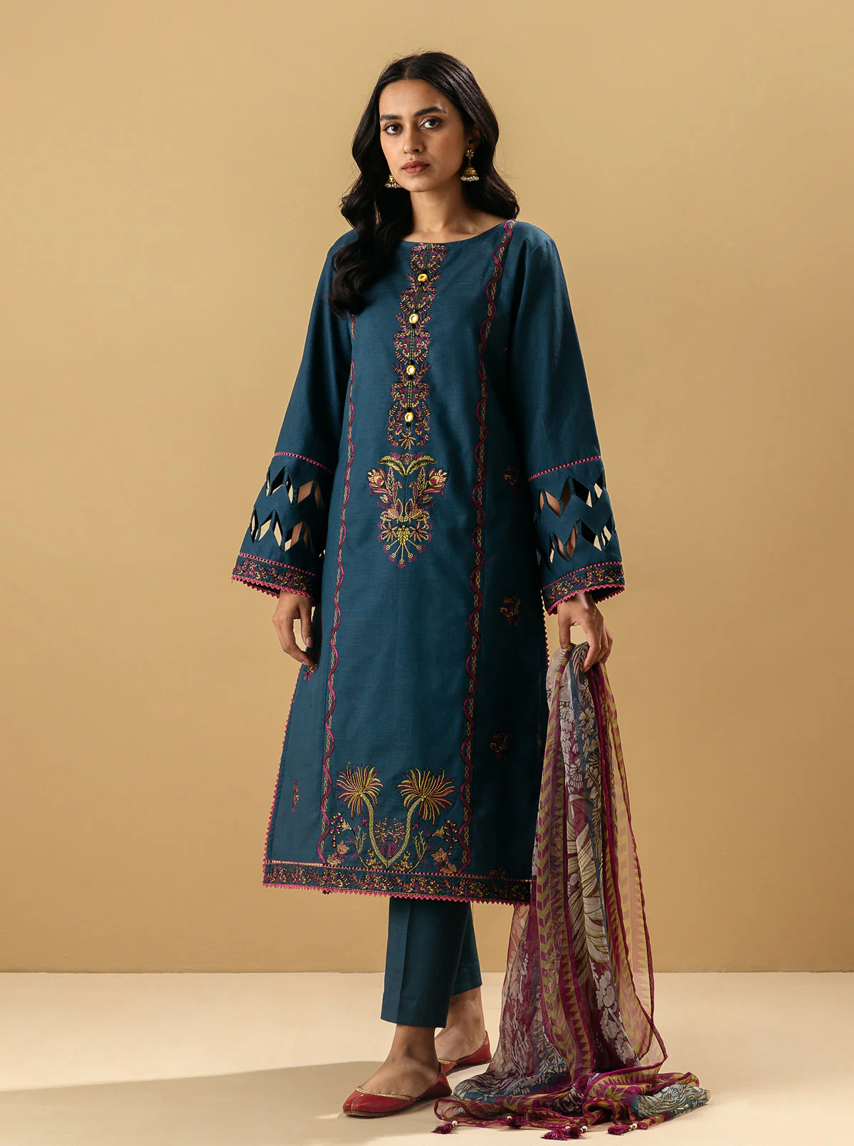 3 PIECE - EMBROIDERED KHADDAR SUIT - VEIDANT HEM - Image 5