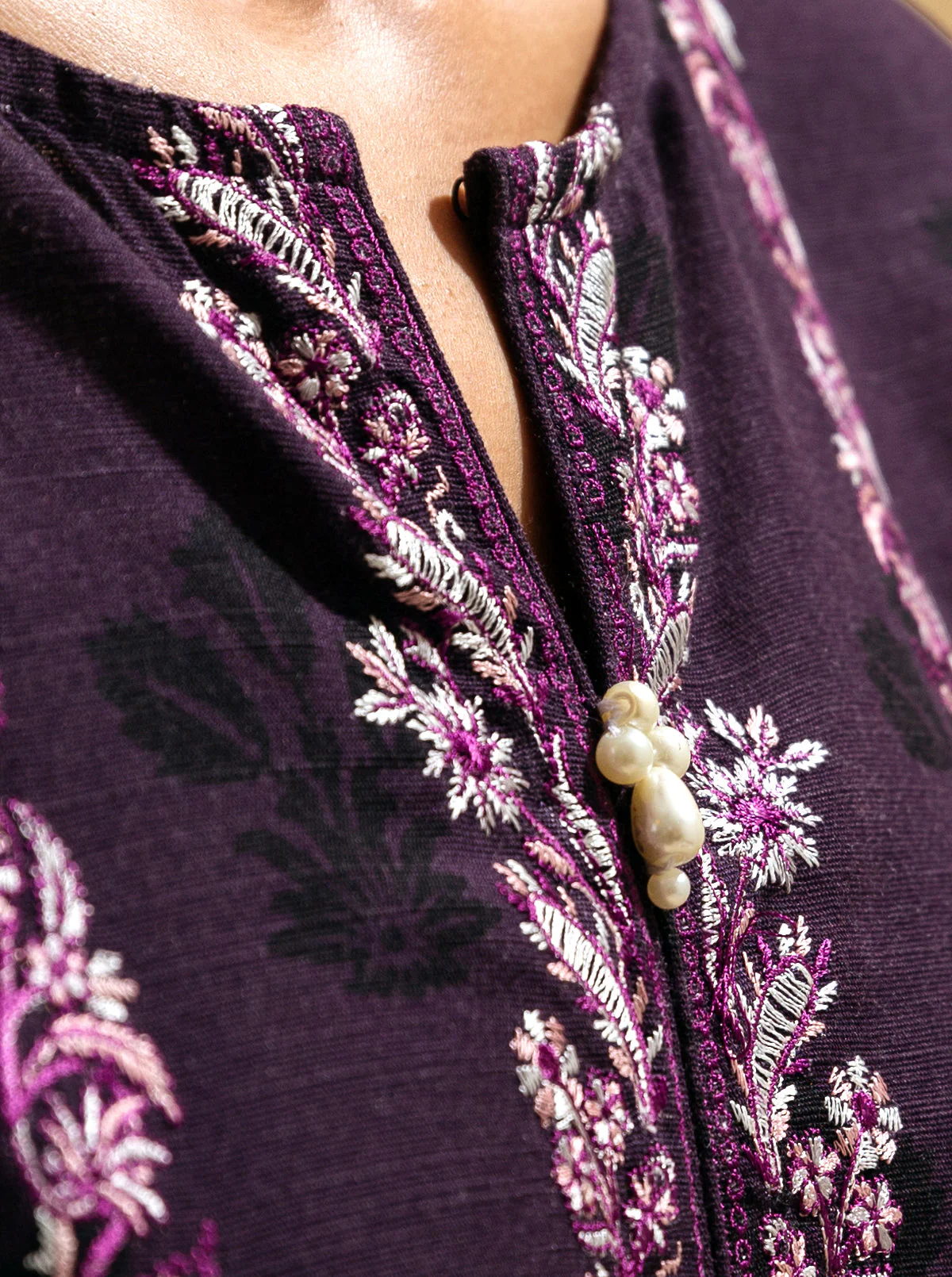 3 PIECE - EMBROIDERED KHADDAR SUIT - PLAM FLORA - Image 4