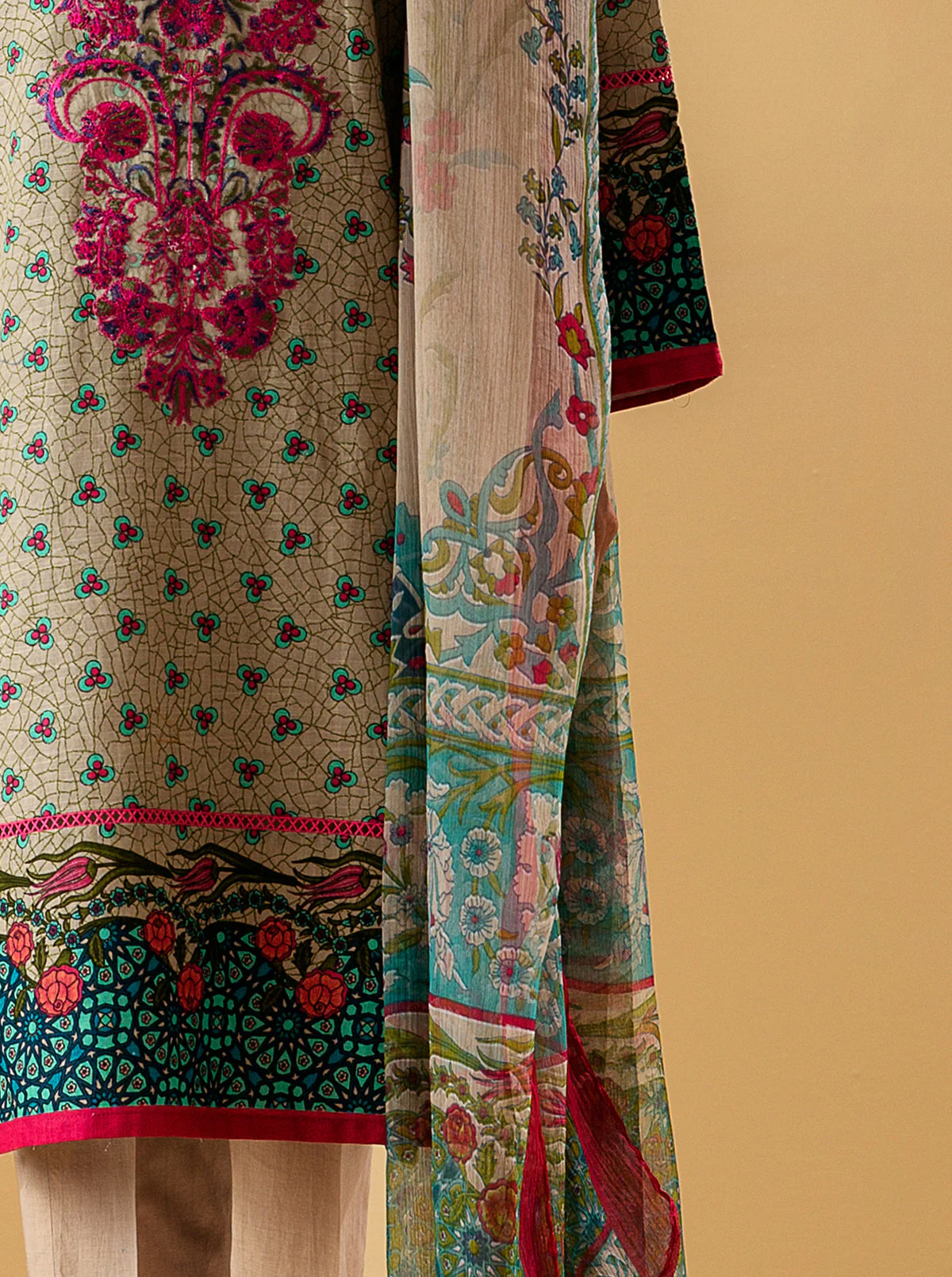 3 PIECE - EMBROIDERED KHADDAR SUIT - VERDANT - Image 2