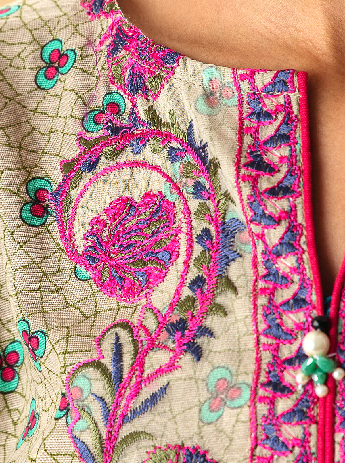 3 PIECE - EMBROIDERED KHADDAR SUIT - VERDANT - Image 3
