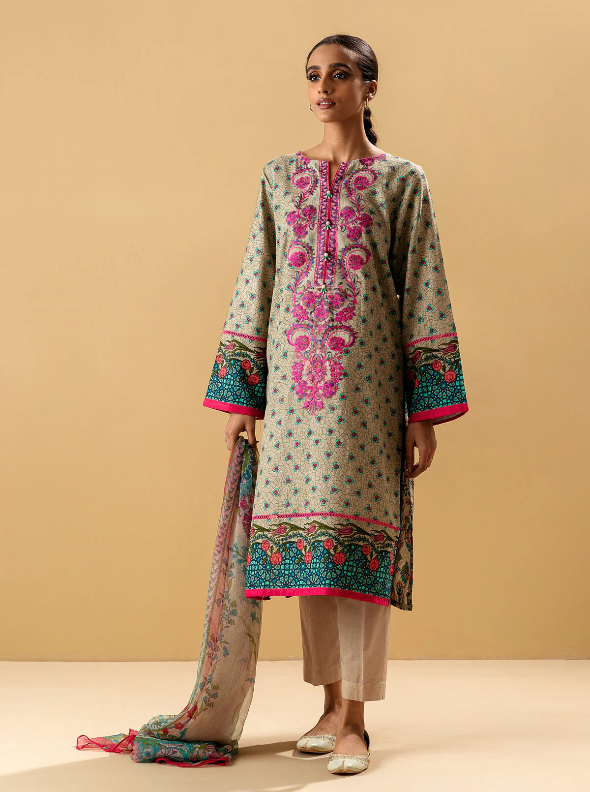 3 PIECE - EMBROIDERED KHADDAR SUIT - VERDANT - Image 4
