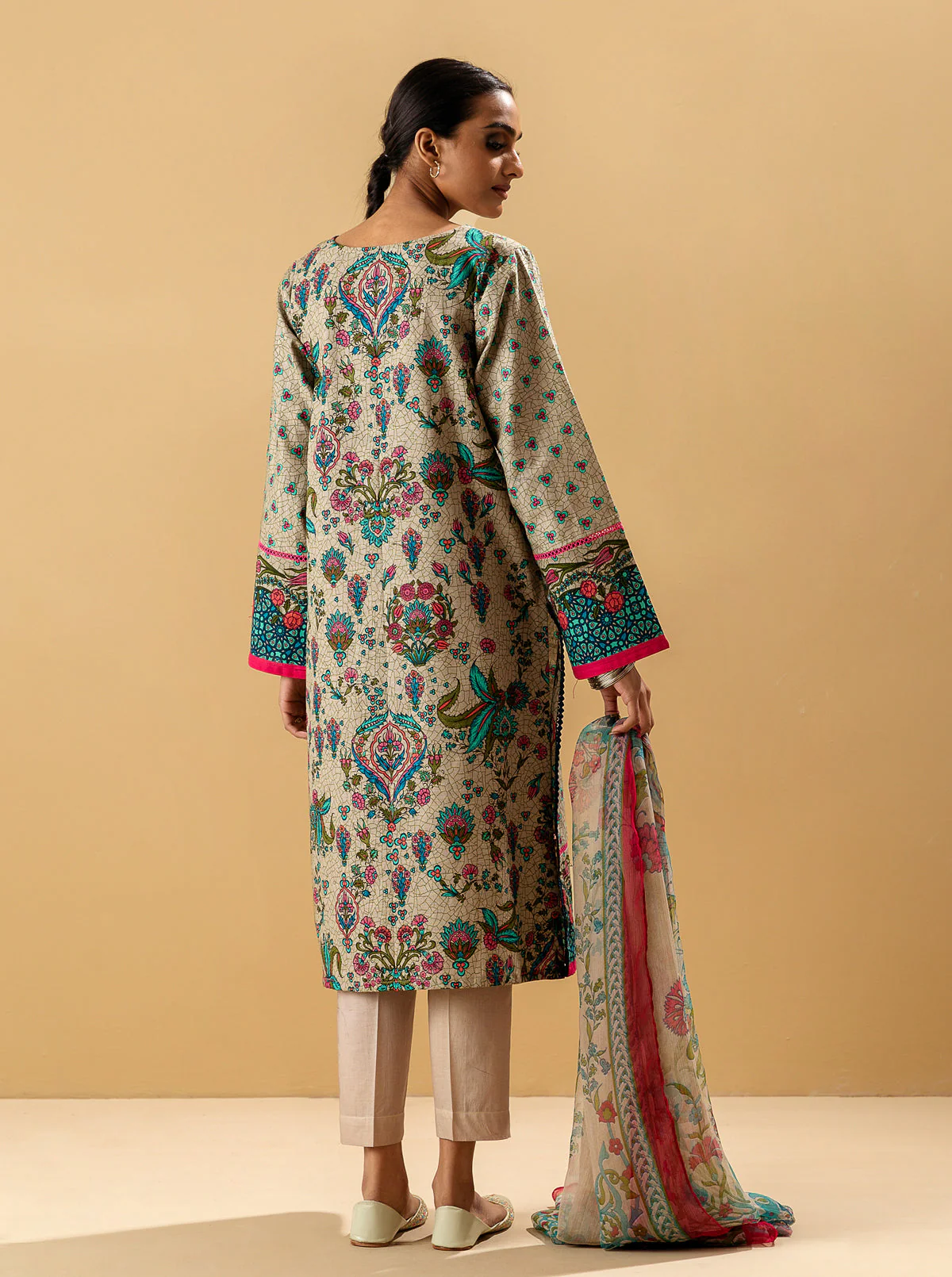 3 PIECE - EMBROIDERED KHADDAR SUIT - VERDANT - Image 5