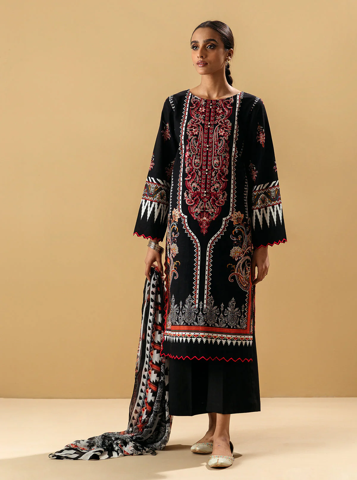 3 PIECE - EMBROIDERED KHADDAR SUIT - SMOKEY QUARTZ - Image 4