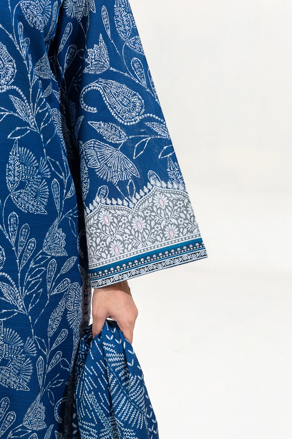 3 PIECE PRINTED KHADDAR SUIT-TURQOISE MEADOW (UNSTITCHED) - Image 5