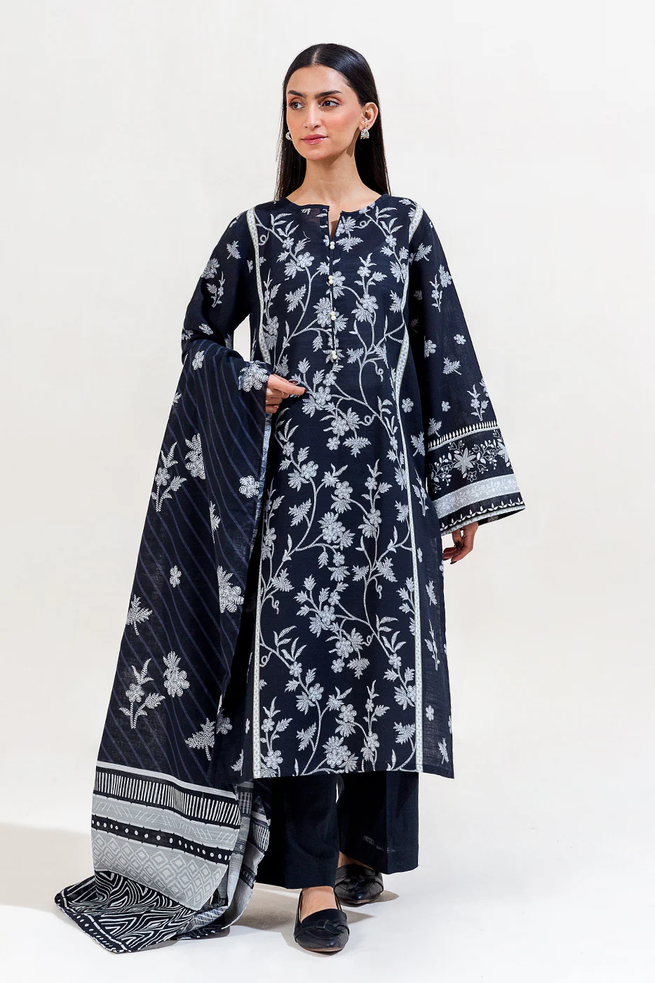 3 PIECE PRINTED KHADDAR SUIT-SMOKEY ASH (UNSTITCHED) - Image 3