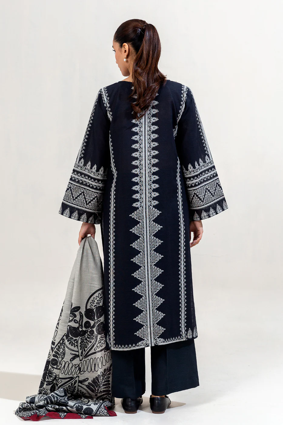 3 PIECE PRINTED KHADDAR SUIT-SABLE CRAFT (UNSTITCHED) - Image 3