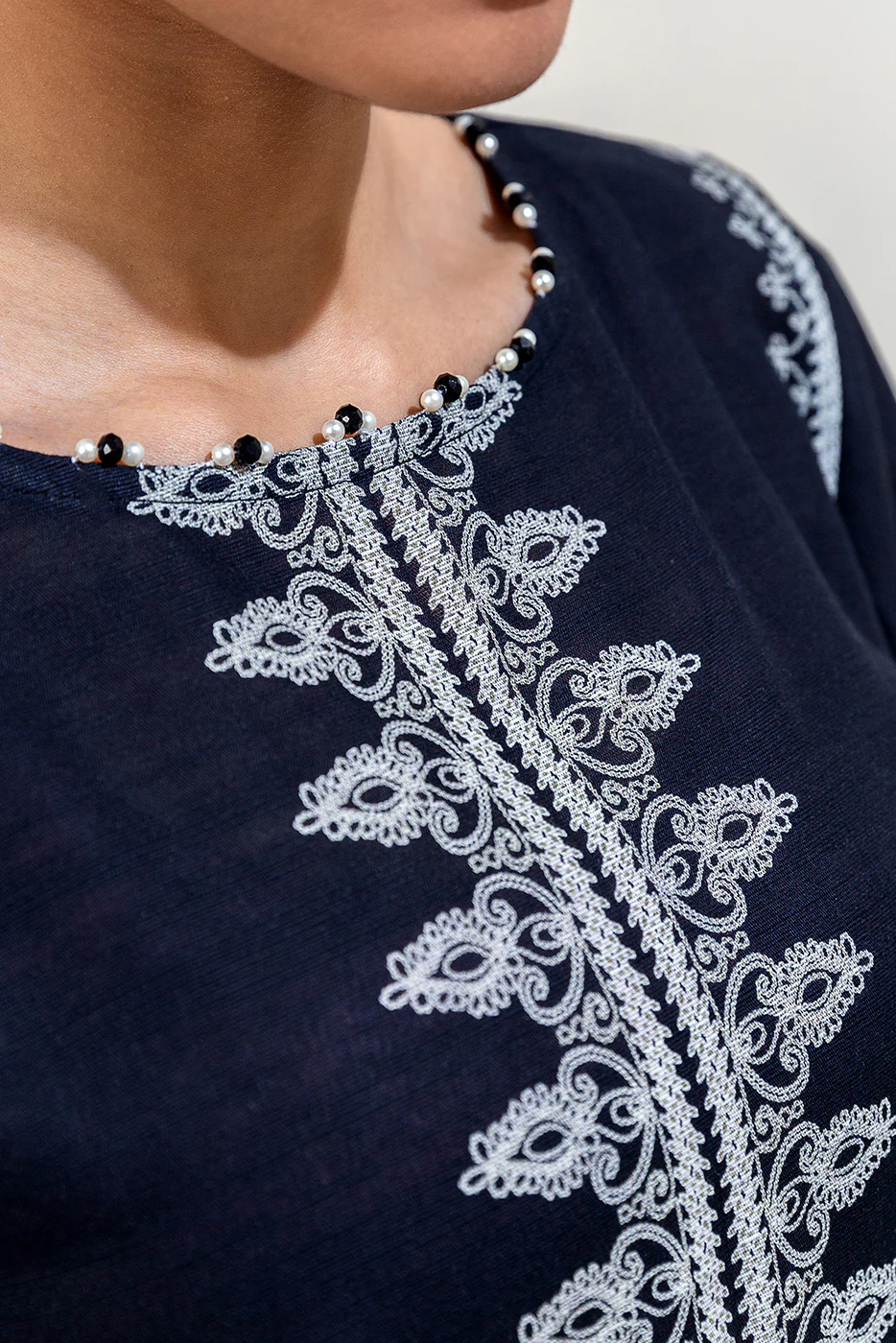 3 PIECE PRINTED KHADDAR SUIT-SABLE CRAFT (UNSTITCHED) - Image 4