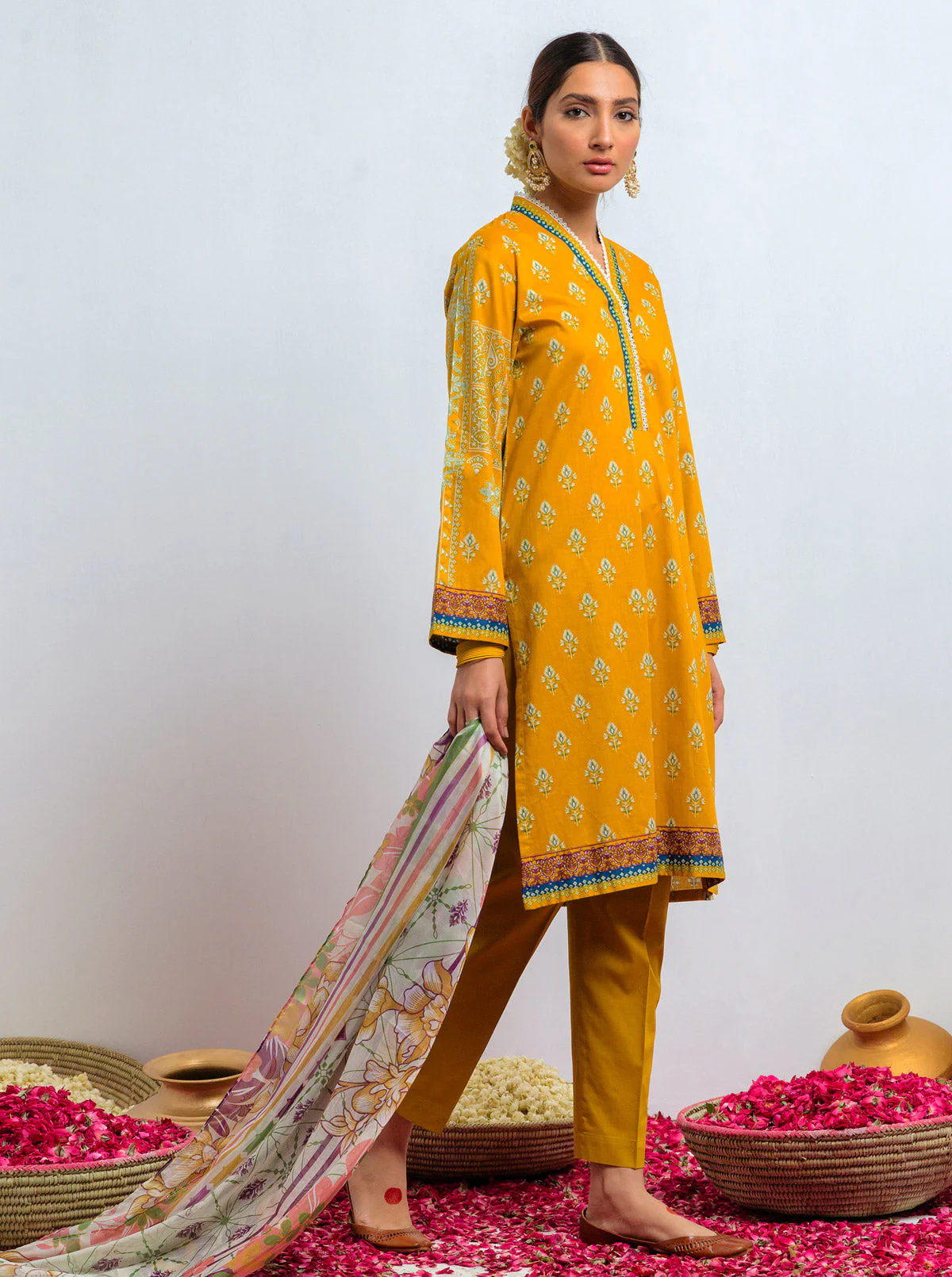 3 PIECE - PRINTED LAWN SUIT - YELLOW OCHRE - Image 4