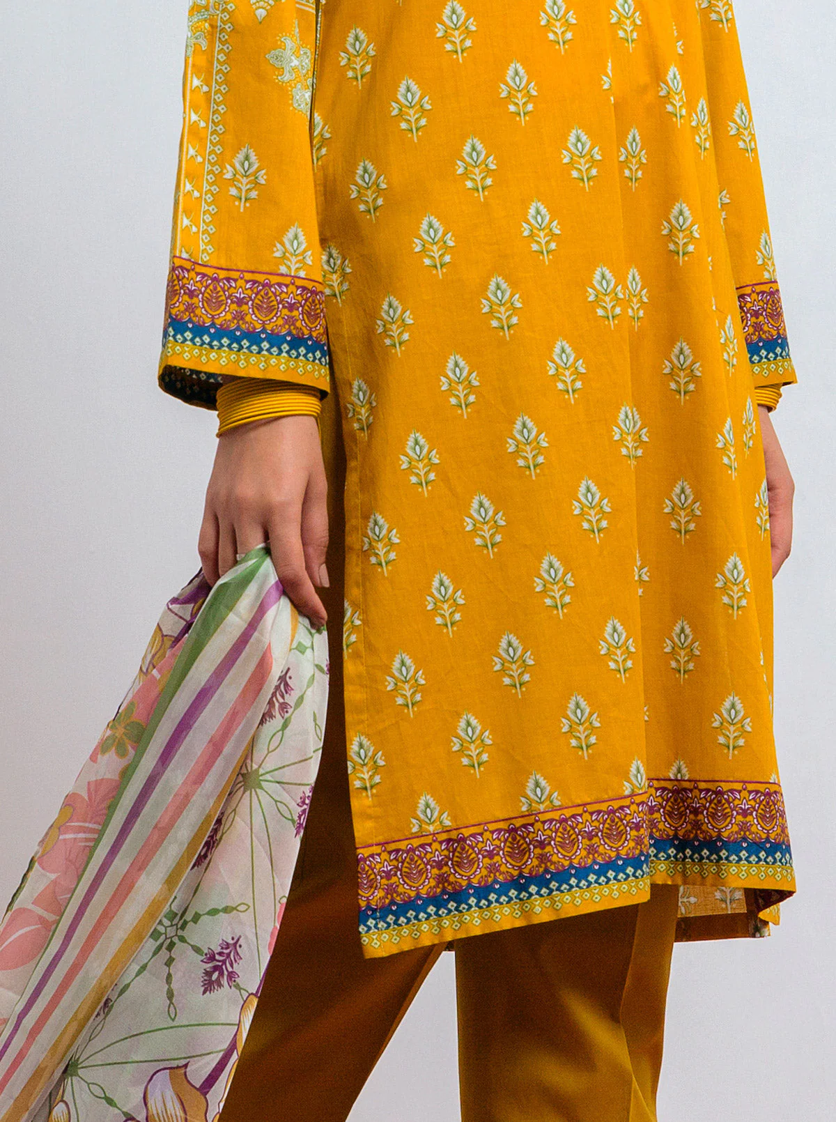 3 PIECE - PRINTED LAWN SUIT - YELLOW OCHRE - Image 5
