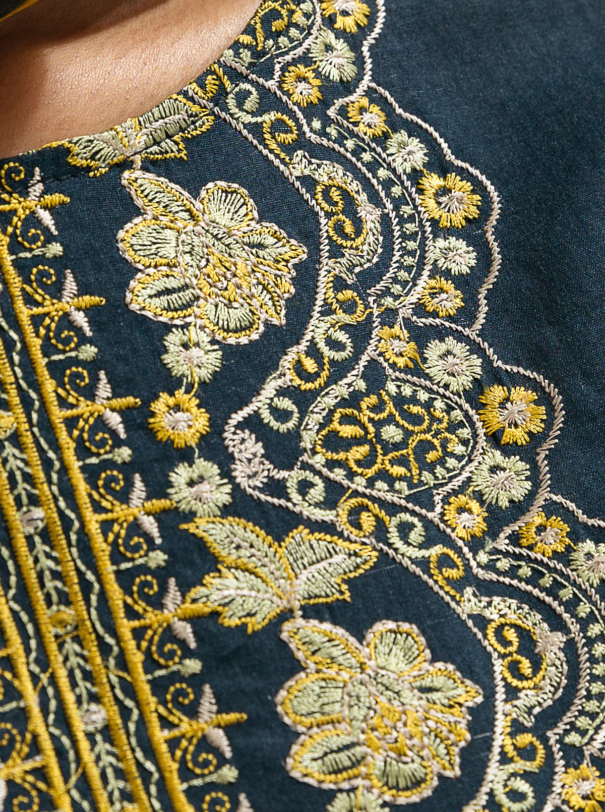 3 PIECE - EMBROIDERD LAWN SUIT - NOUVEAU DREAMS - Image 3