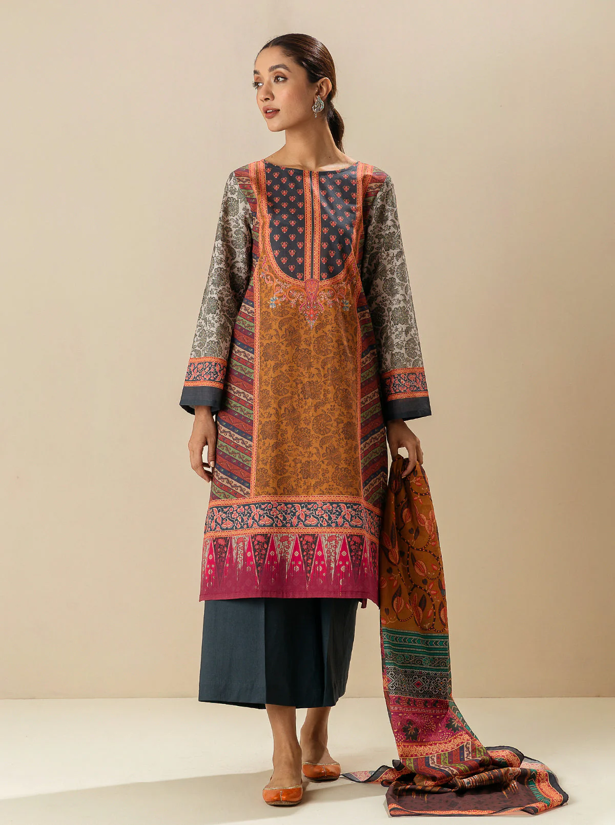 3 PIECE - PRINTED  LAWN SUIT - TAPESTRY OF LOVE - Image 4