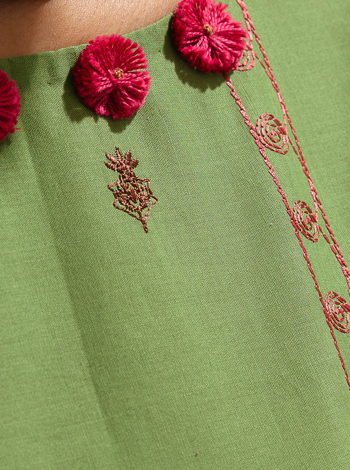 3 PIECE - EMBROIDERD LAWN SUIT - EVERGREEN BEAUTY - Image 2