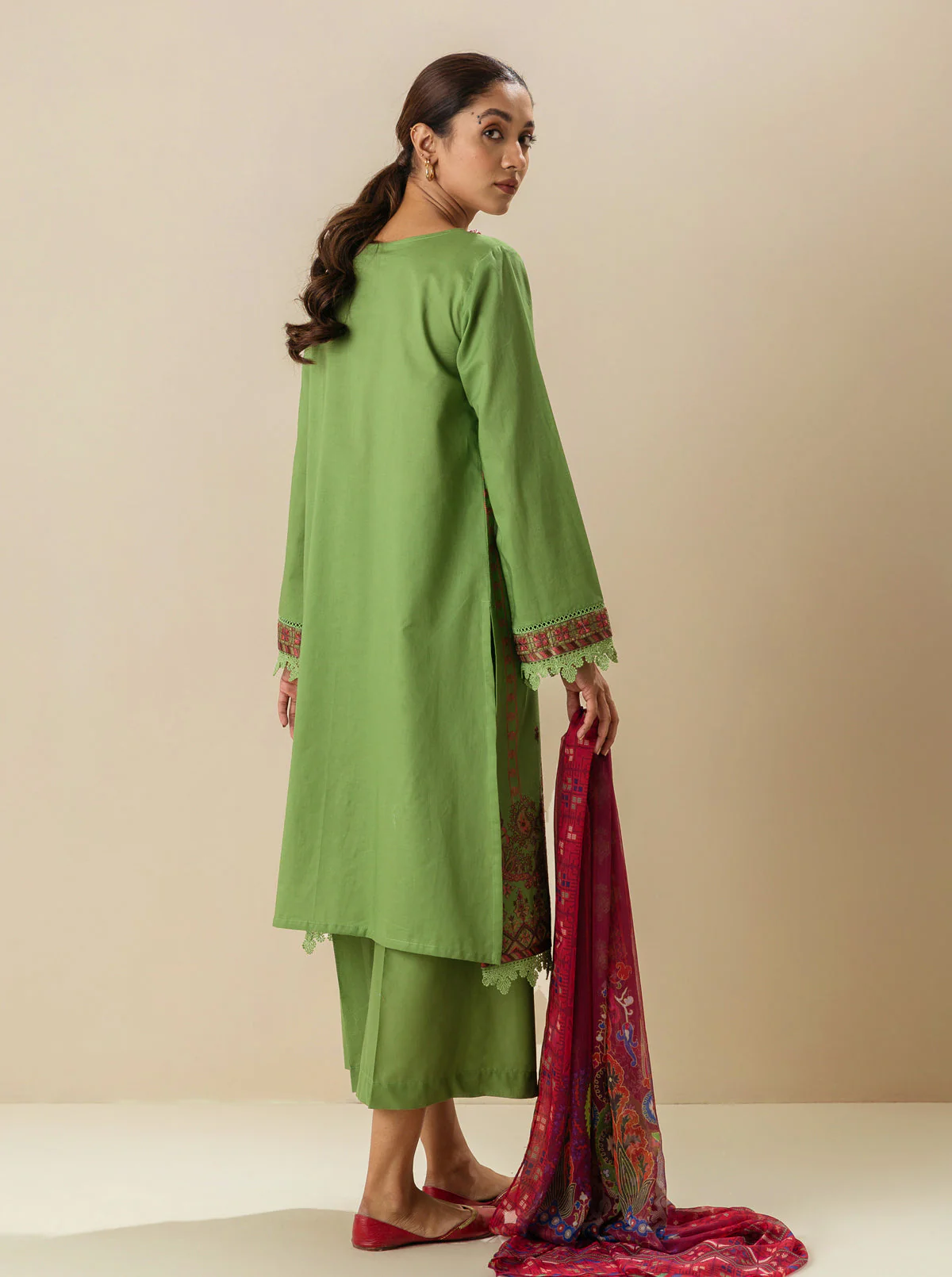 3 PIECE - EMBROIDERD LAWN SUIT - EVERGREEN BEAUTY - Image 4