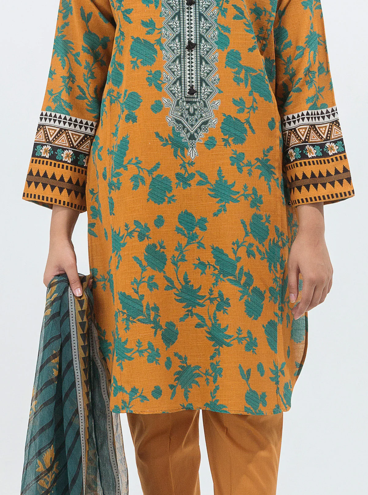 3 PIECE - PRINTED KHADDAR SUIT - MYSTIQUE  BLOOM - Image 4