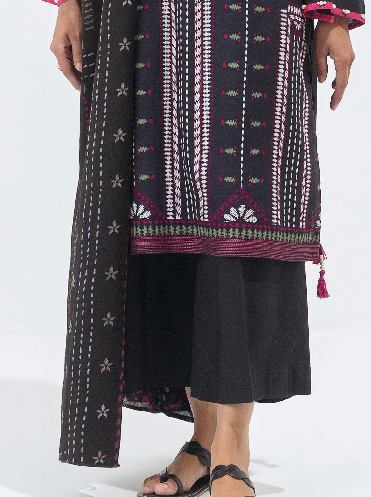 3 PIECE - PRINTED WITH SHAWL  KHADDAR SUIT - CLASSIC BLACK - Image 2