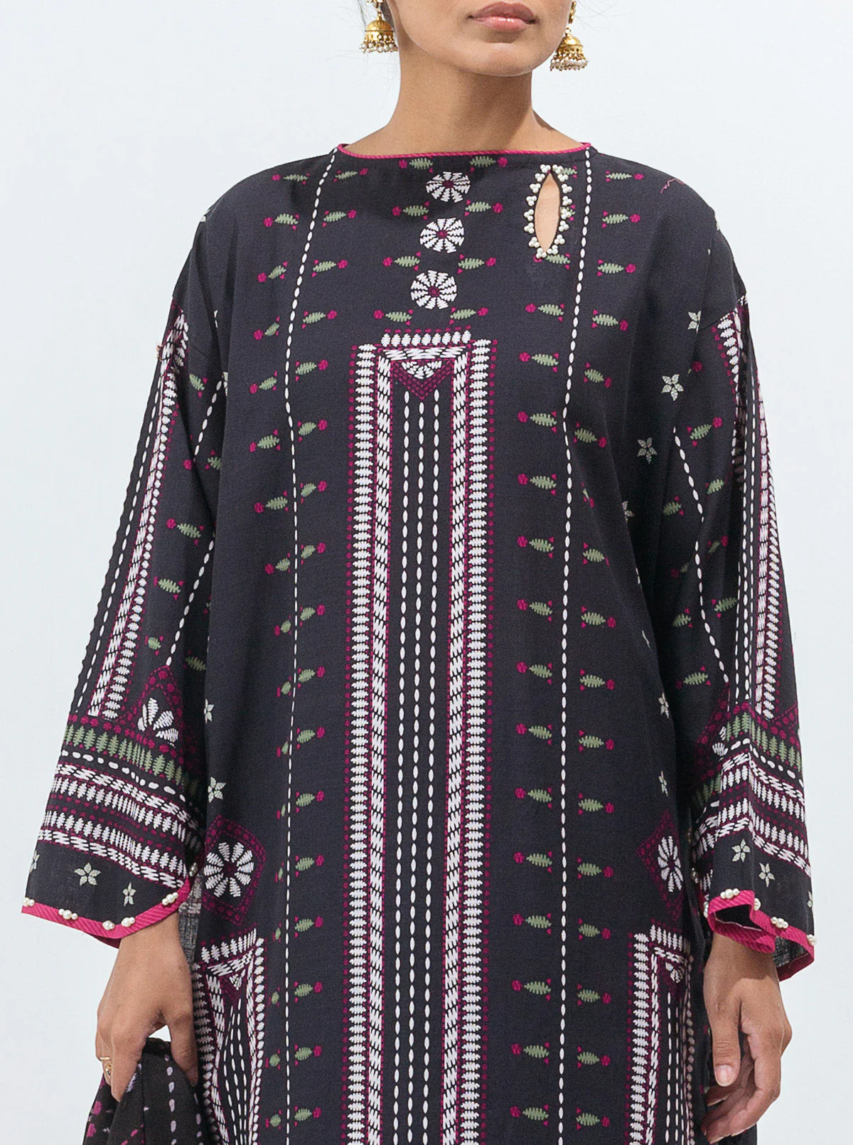 3 PIECE - PRINTED WITH SHAWL  KHADDAR SUIT - CLASSIC BLACK - Image 4