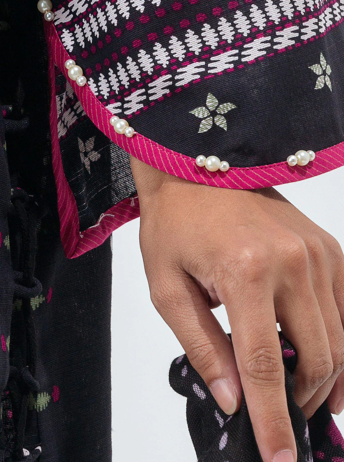 3 PIECE - PRINTED WITH SHAWL  KHADDAR SUIT - CLASSIC BLACK - Image 5