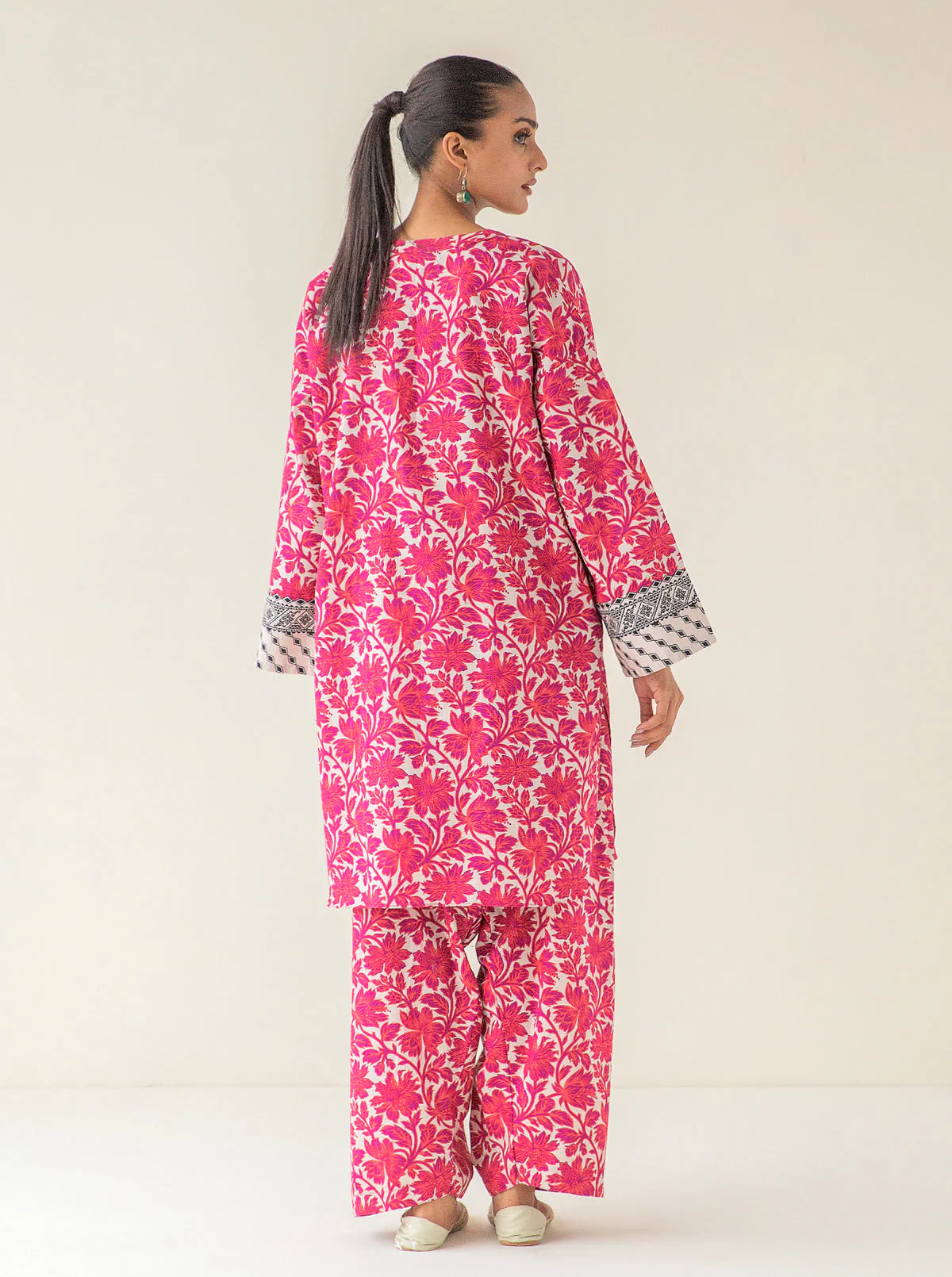 2 PIECE - PRINTED KHADDAR SUIT - MULBERRY HIGHLIGHTS - Image 2