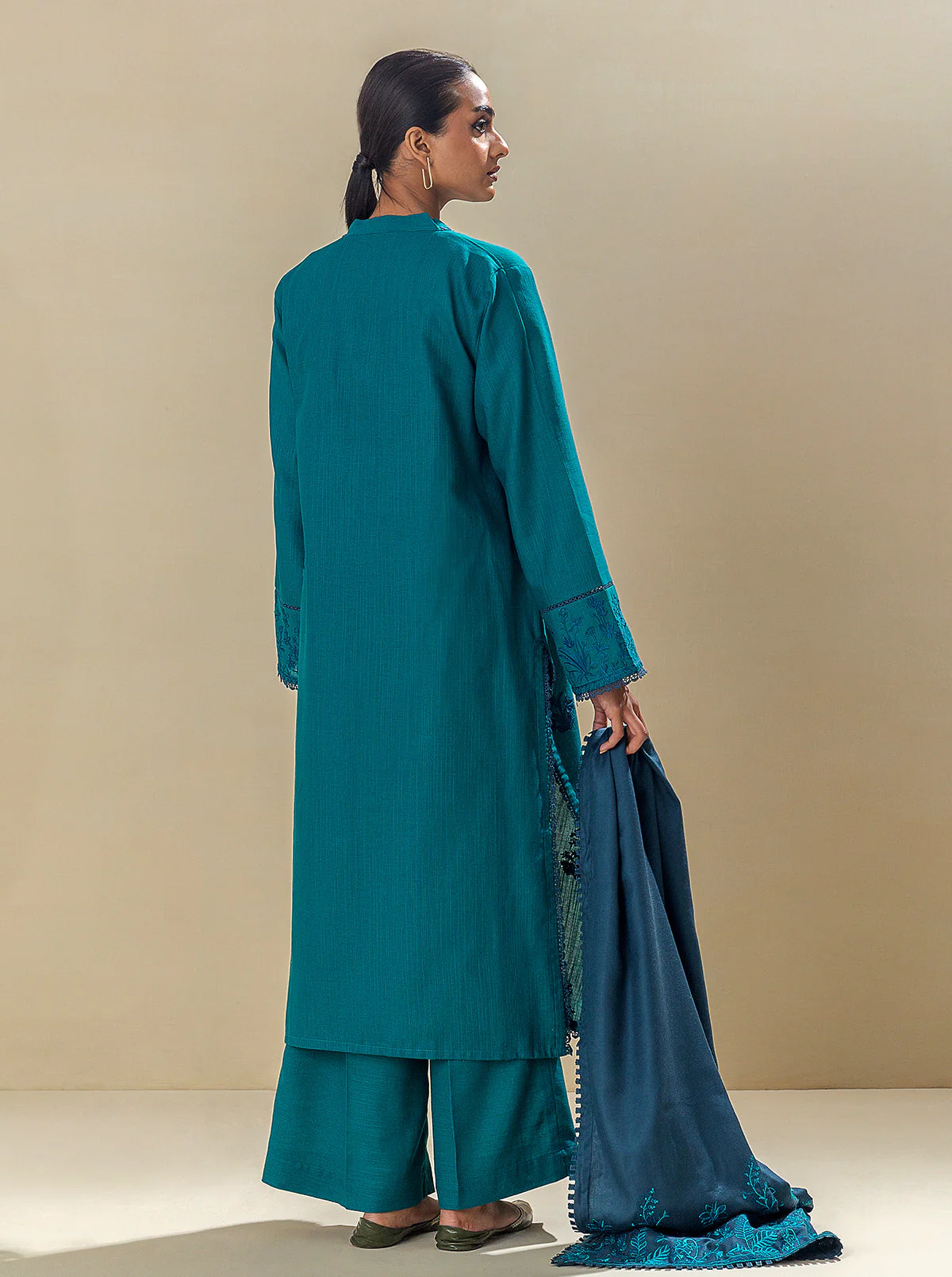 3 PIECE - EMBROIDERED KHADDAR SUIT WITH EMBROIDERED SHAWL - SHALLOW POND - Image 6