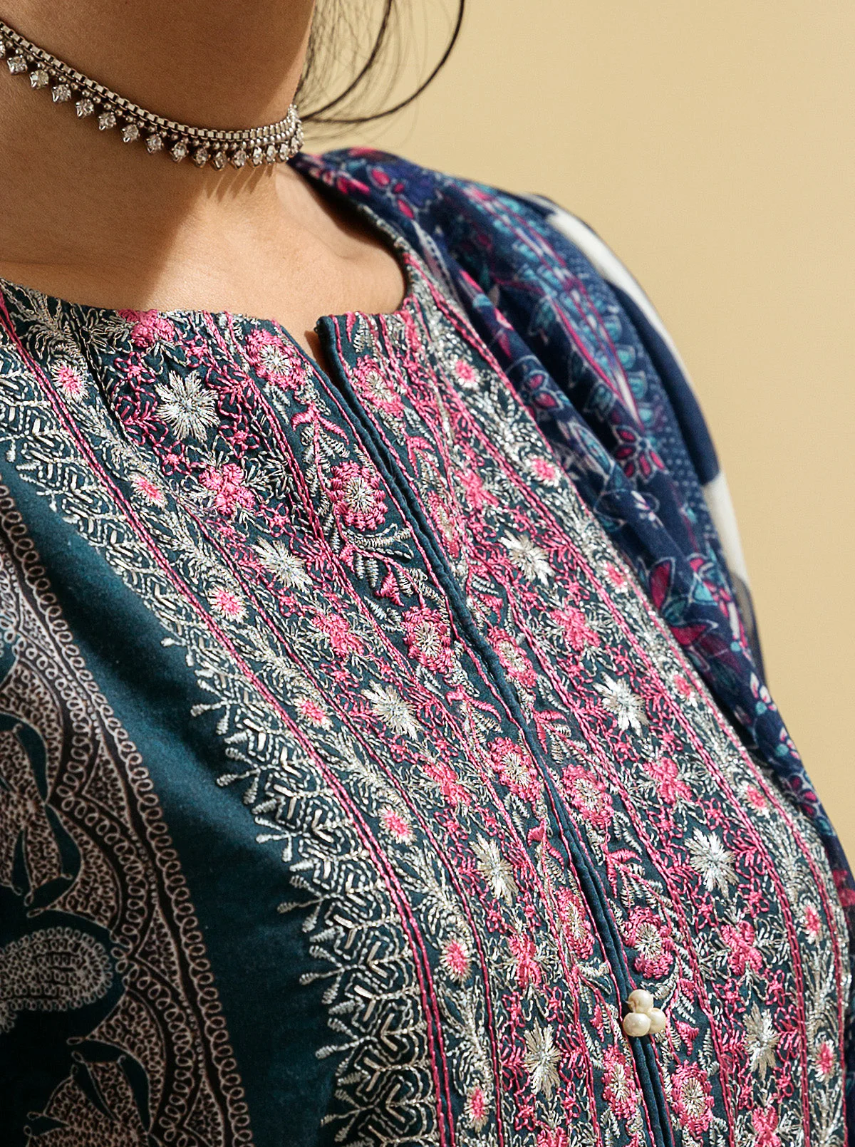3 PIECE - EMBROIDERED  LAWN SUIT - DIVINE PAISLEY - Image 6