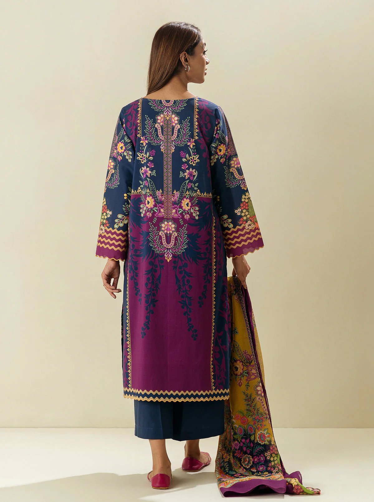 3 PIECE - PRINTED LAWN SUIT - CHROMA BEAUTY - Image 3