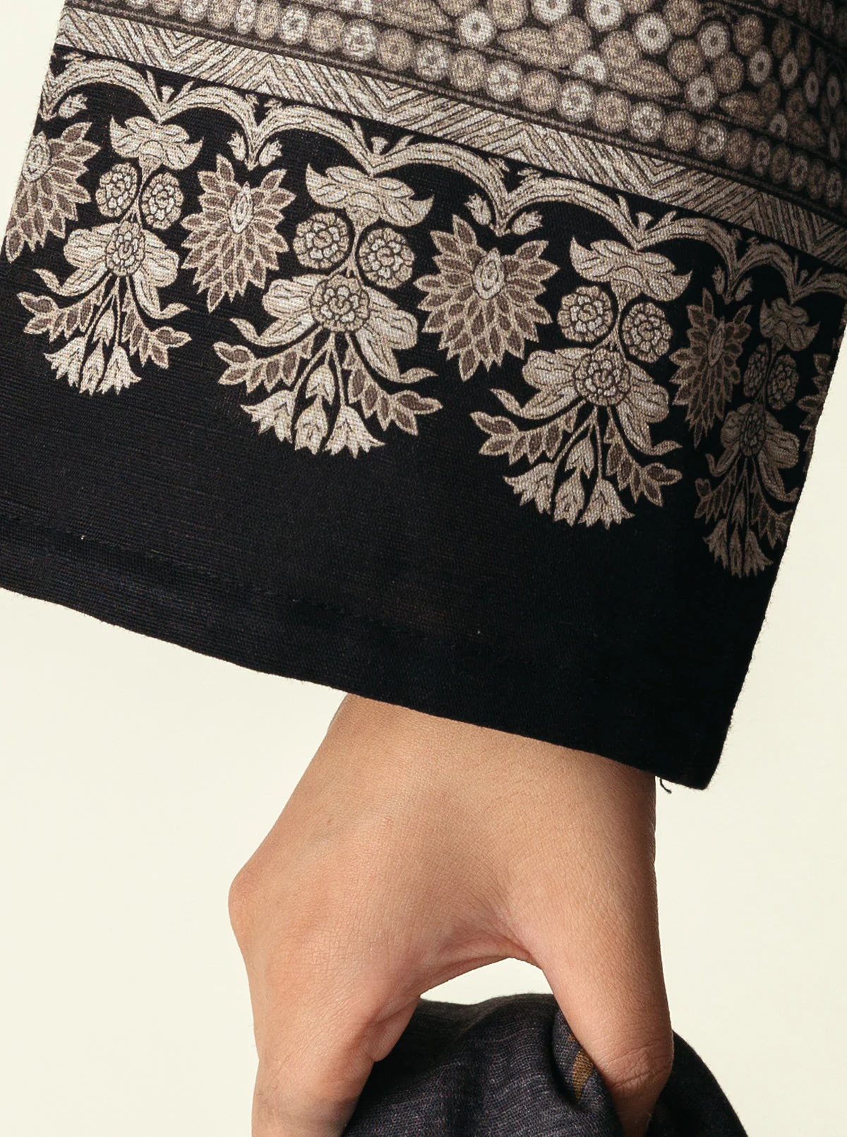 2 PIECE - PRINTED KHADDAR SUIT - WEB BLACK - Image 2