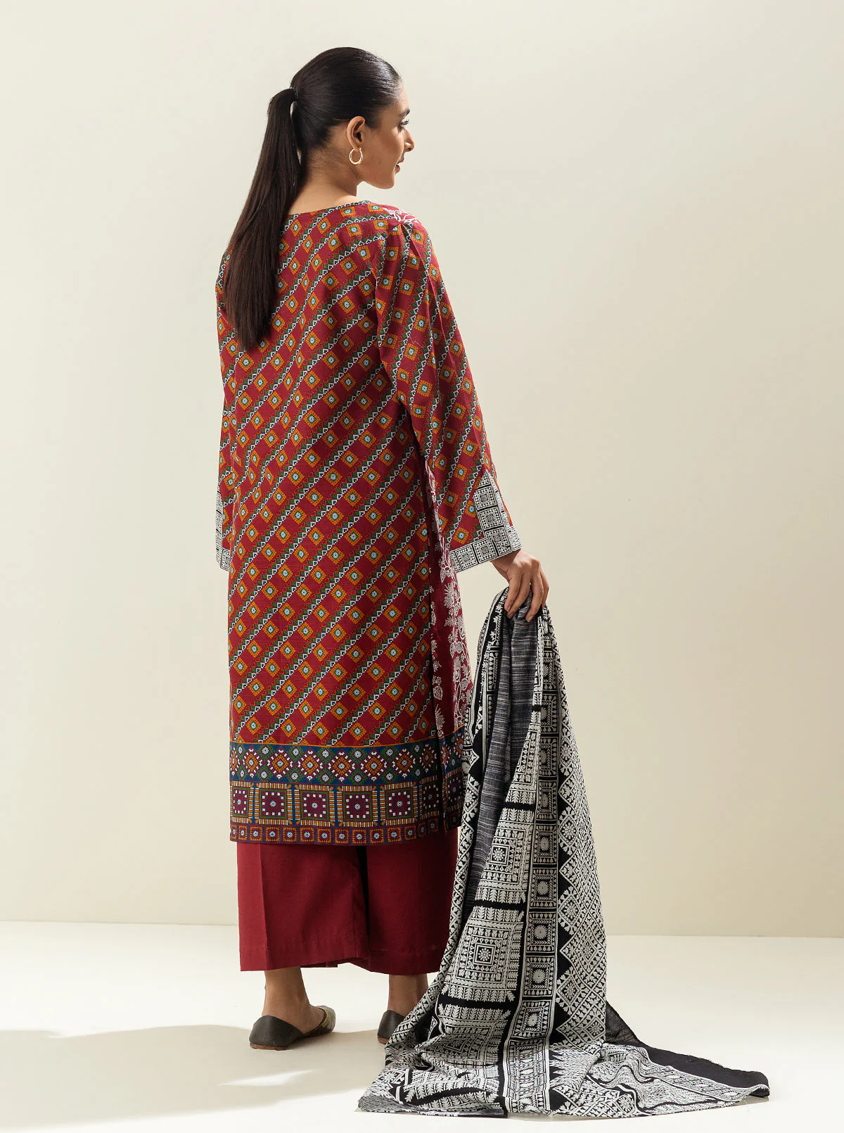 3 PIECE - PRINTED KHADDAR SUIT - RED BAG - Image 3