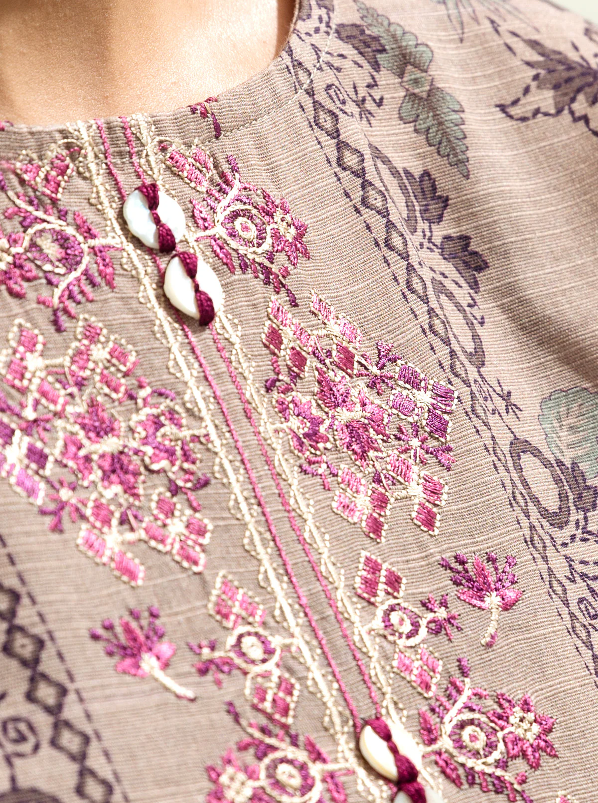 3 PIECE - EMBROIDERED  KHADDAR SUIT - COTTAGE CREAM - Image 3