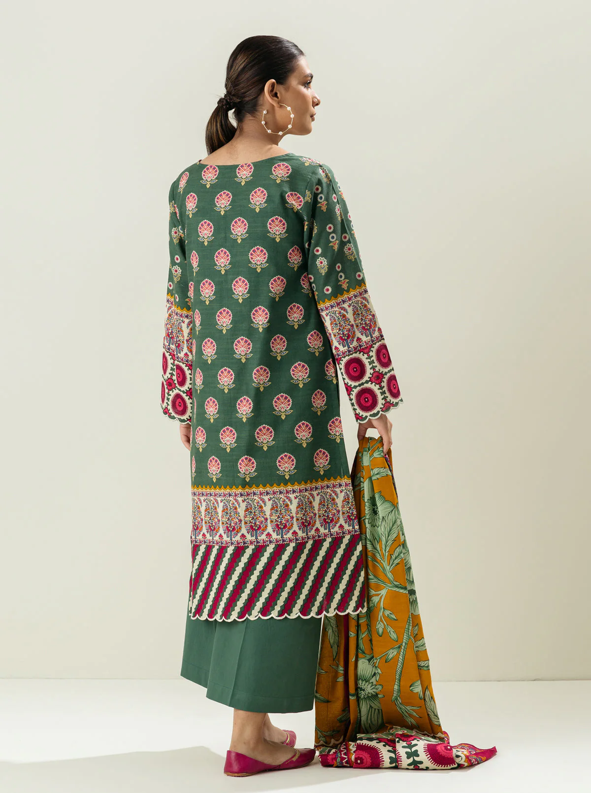3 PIECE - PRINTED KHADDAR SUIT - ROYAL SUZANI - Image 4
