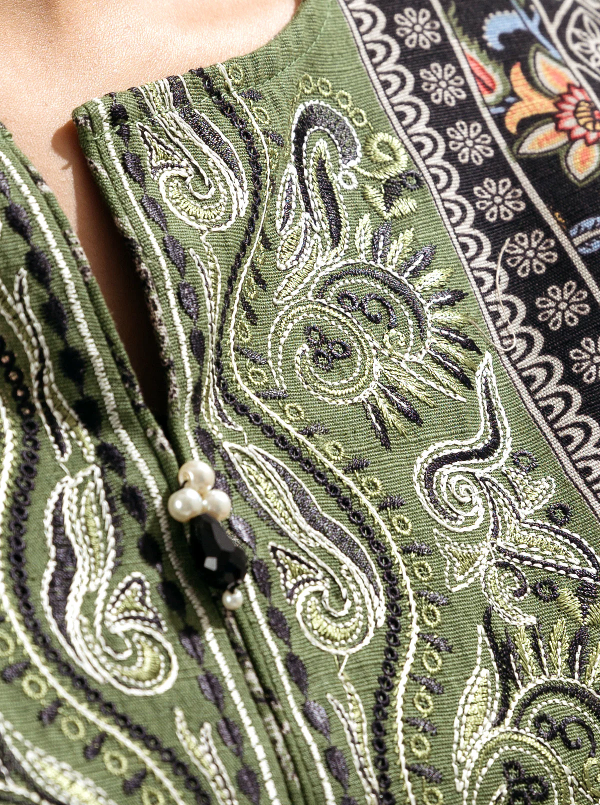 3 PIECE - EMBROIDERED  KHADDAR SUIT - AUBURN - Image 3