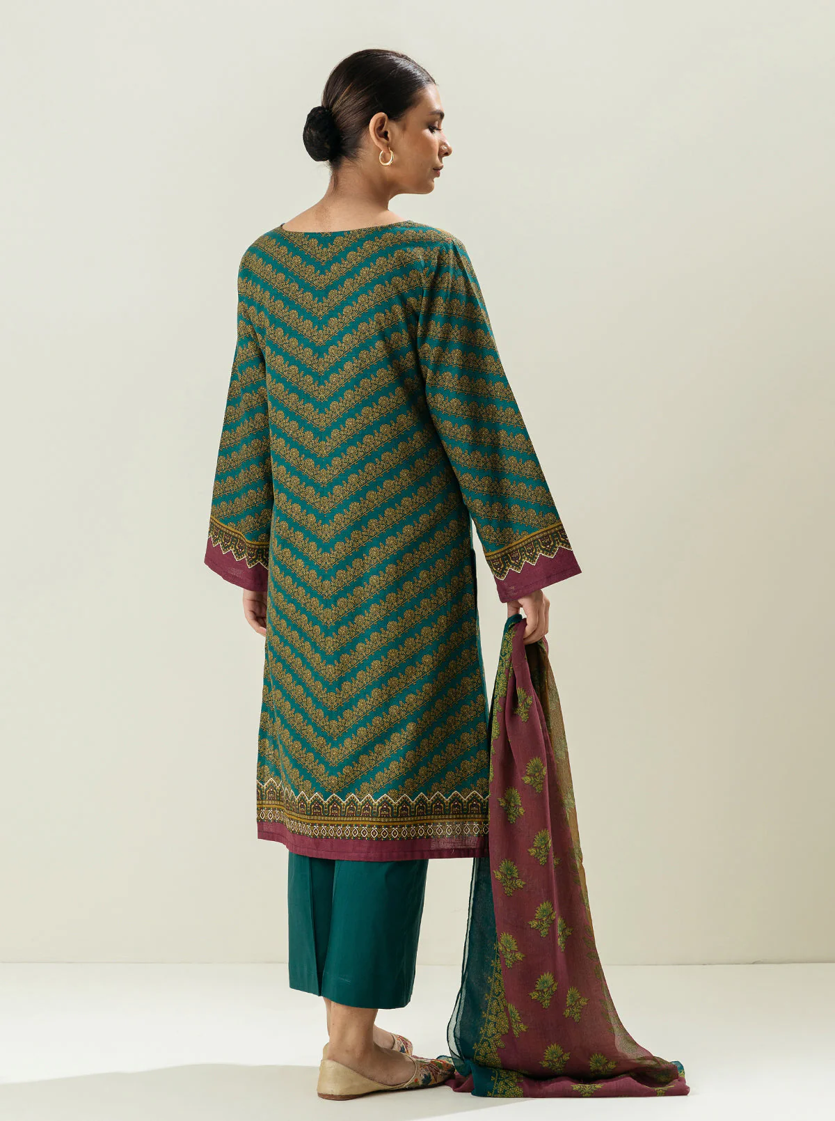 3 PIECE - EMBROIDERED  KHADDAR SUIT - TURQVOISE BRD - Image 5