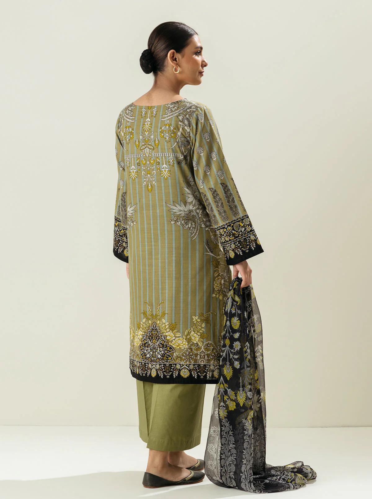 3 PIECE - EMBROIDERED  KHADDAR SUIT - DUSKY DREAM - Image 5
