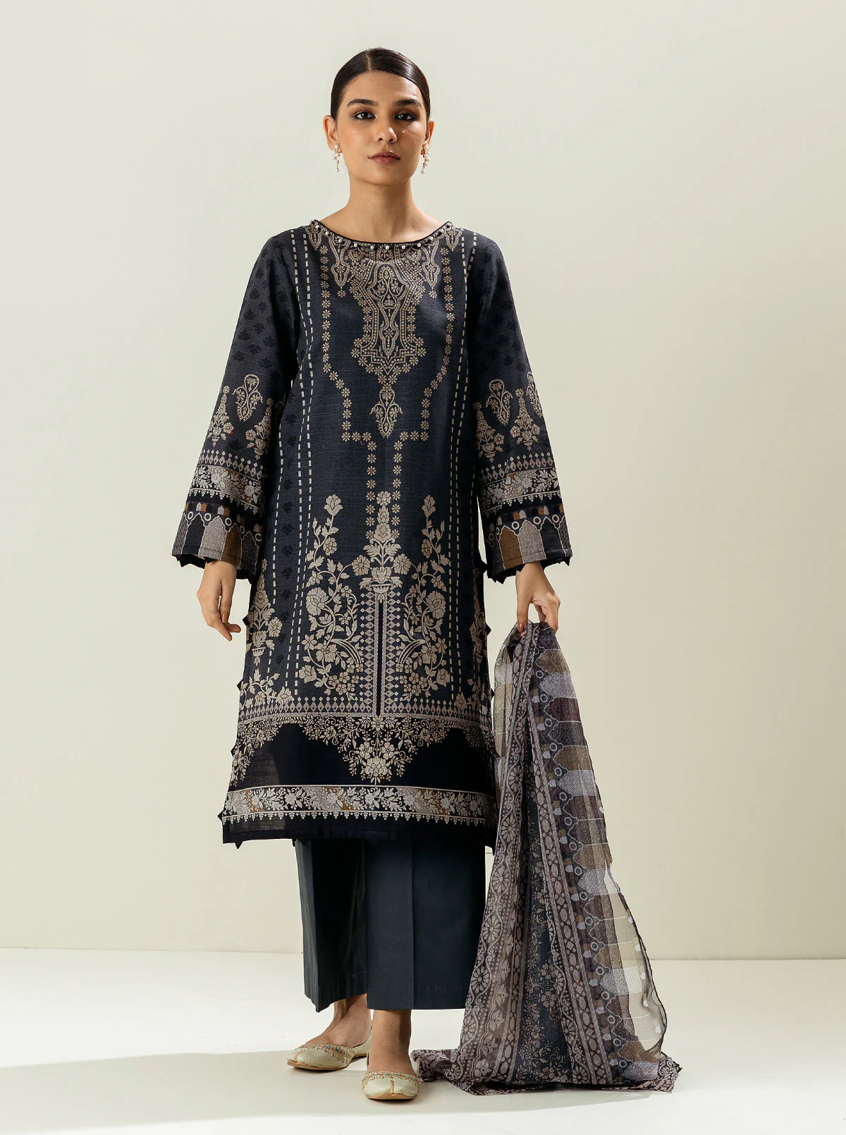 3 PIECE - PRINTED KHADDAR SUIT - KEYSTONE GRAY - Image 5