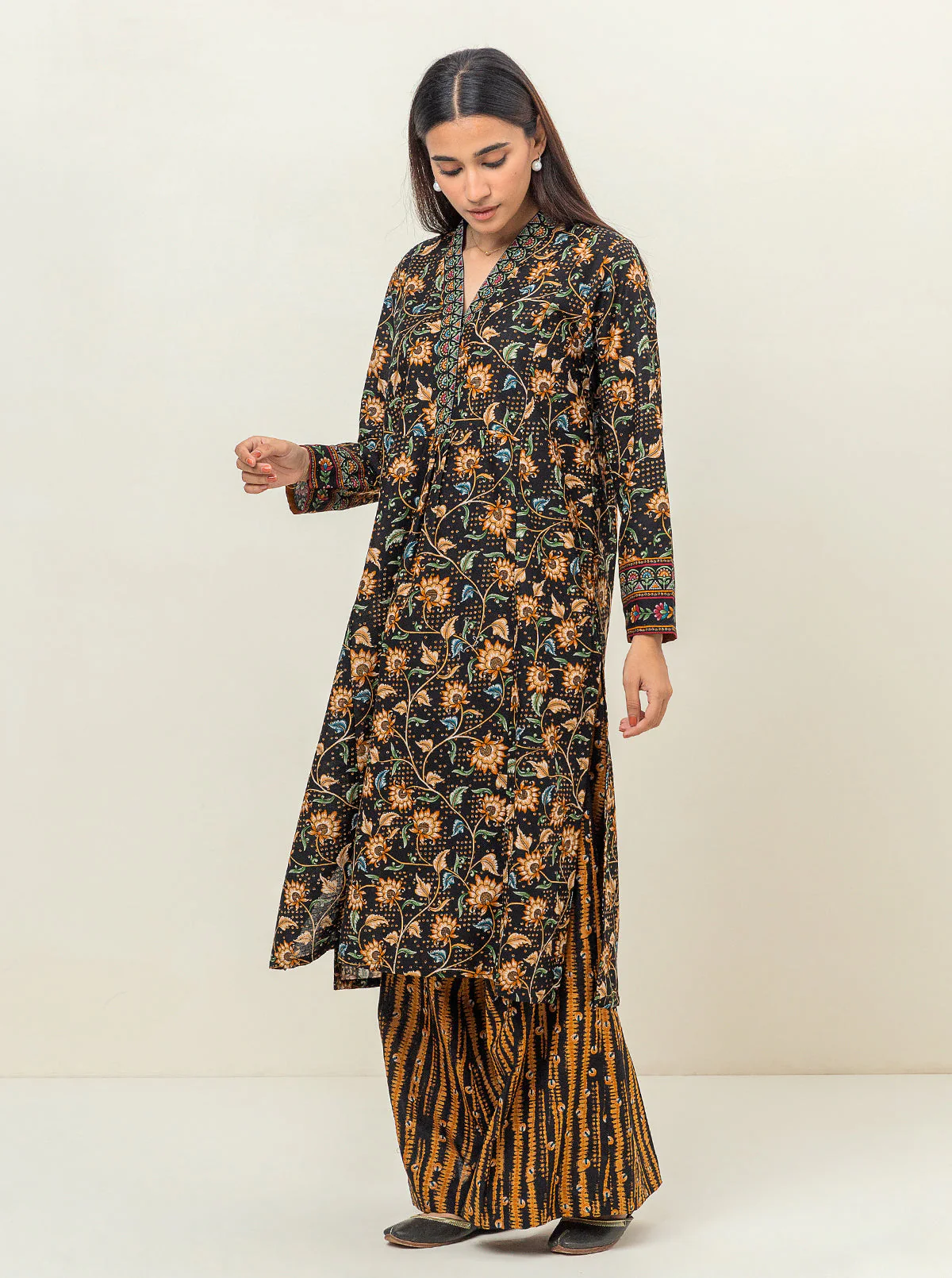2 PIECE - PRINTED KHADDAR SUIT - PARISIAN NIGHT - Image 2