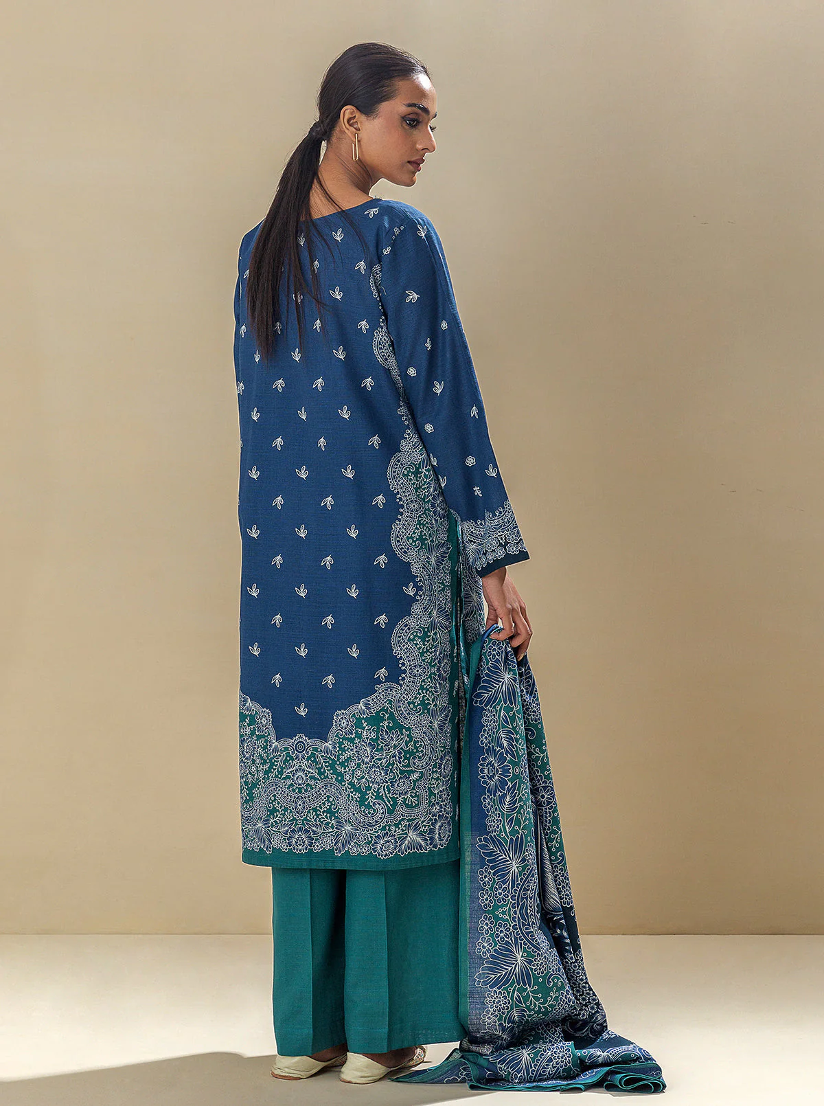 3 PIECE - PRINTED KHADDAR SUIT - BLUE BELLE - Image 6